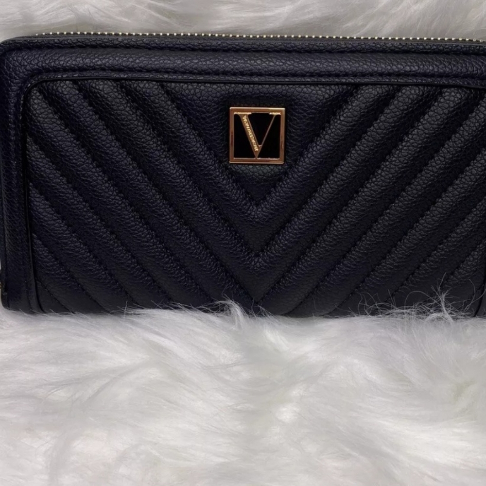 Victoria's Secret Wallet Brand New Black Chevron Quilted zip around